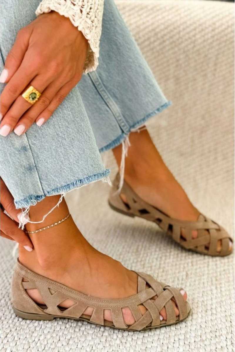Gwen | Sandals with a Point