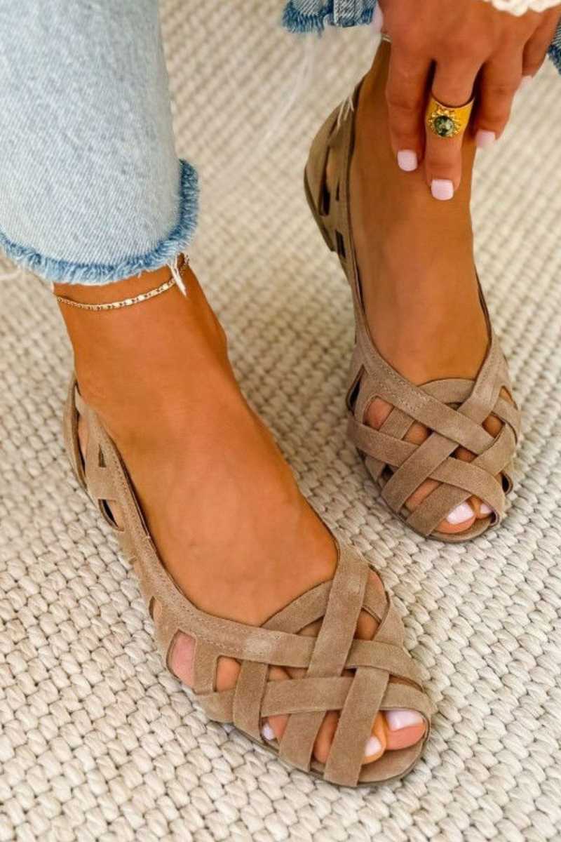 Gwen | Sandals with a Point