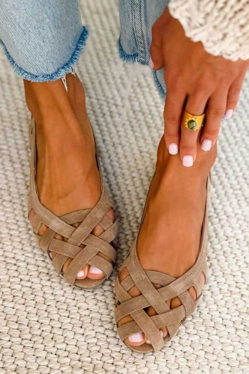 Gwen | Sandals with a Point