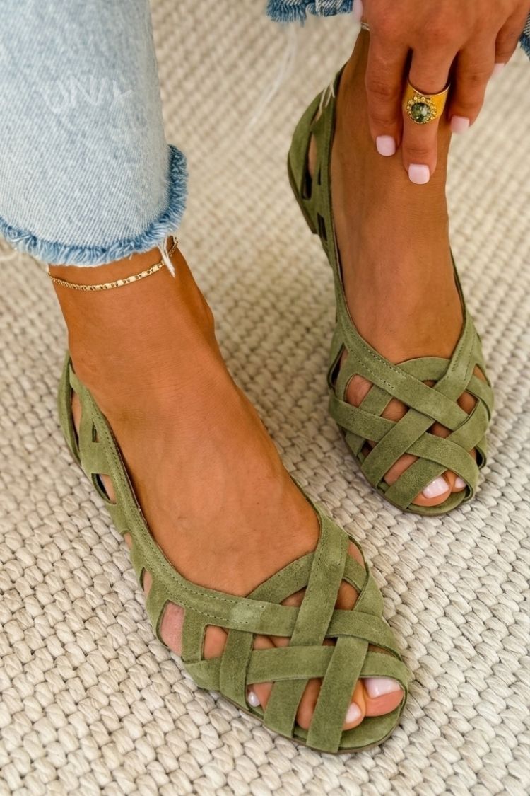 Gwen | Sandals with a Point