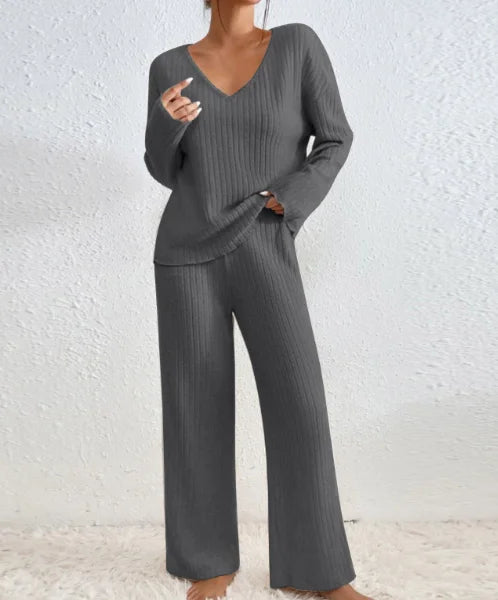 Marian | Two-Piece Set with Trousers and V-Neck Top
