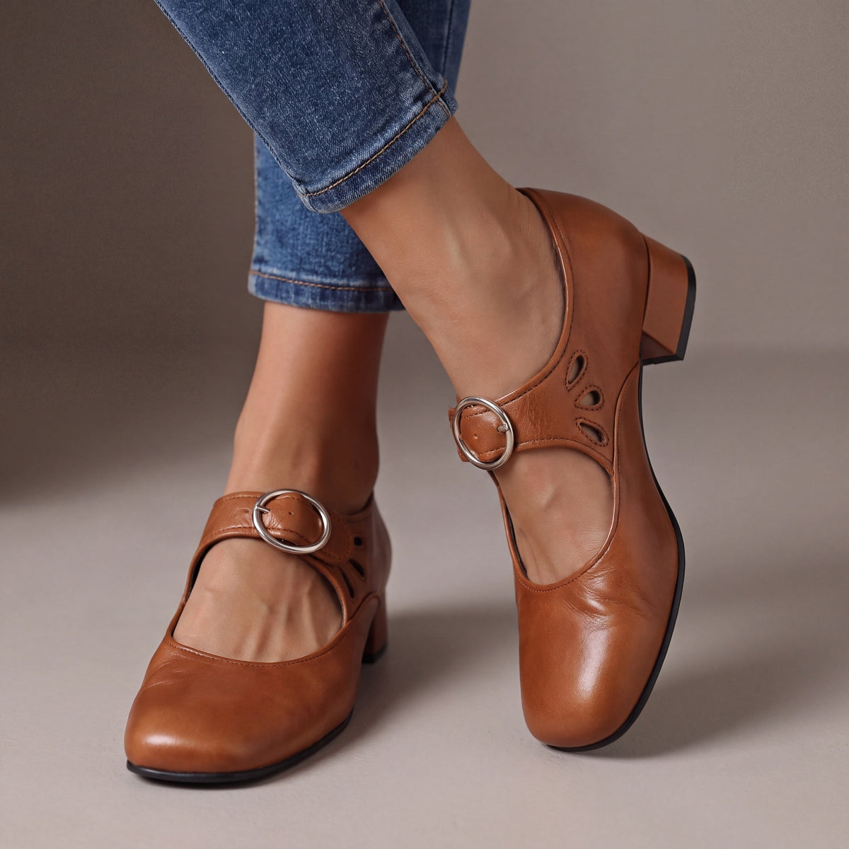 Véronique | Buckle Mary Jane Heels - Cognac